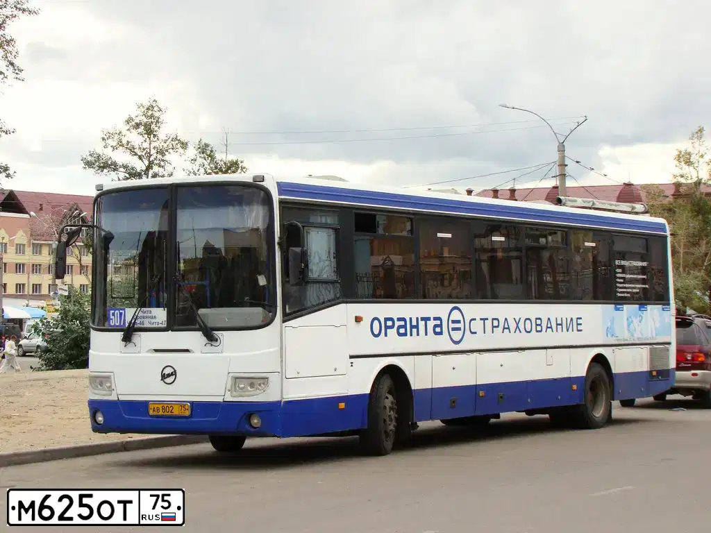 Фото автомобиля LIAZ 5256, 2006 — госномер М625ОТ75. Цвет: белый синий