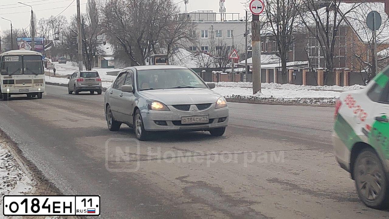 Фото автомобиля SKODA OCTAVIA, 2010 — госномер О184ЕН11. Цвет: ТЕМНО-СЕРЫЙ