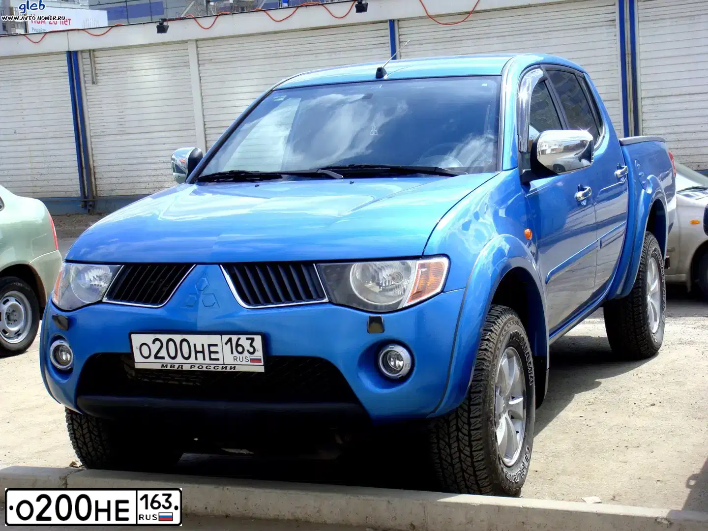 Фото автомобиля MITSUBISHI L 200, 2008 — госномер К461ВС147. Цвет: СИНИЙ