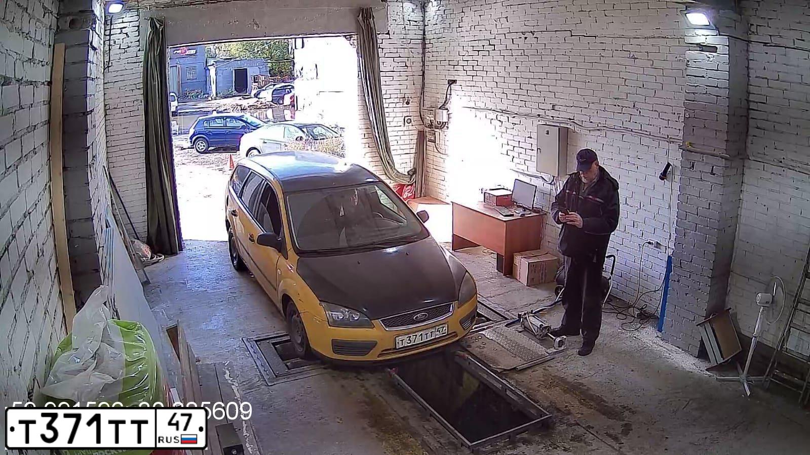 Фото автомобиля FORD FOCUS, 2006 — госномер Т371ТТ47. Цвет: ЖЕЛТЫЙ