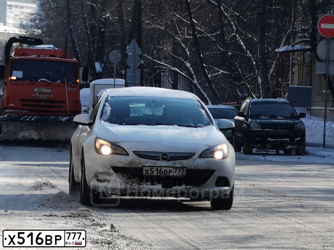 Фото автомобиля OPEL ASTRA, 2014 — госномер С560ЕС761. Цвет: Белый