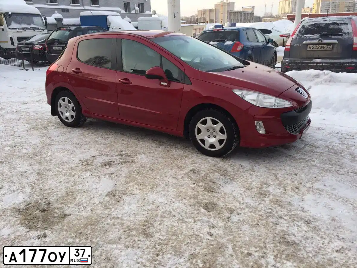 Фото автомобиля PEUGEOT 308, 2008 — госномер А177ОУ37. Цвет: Красный