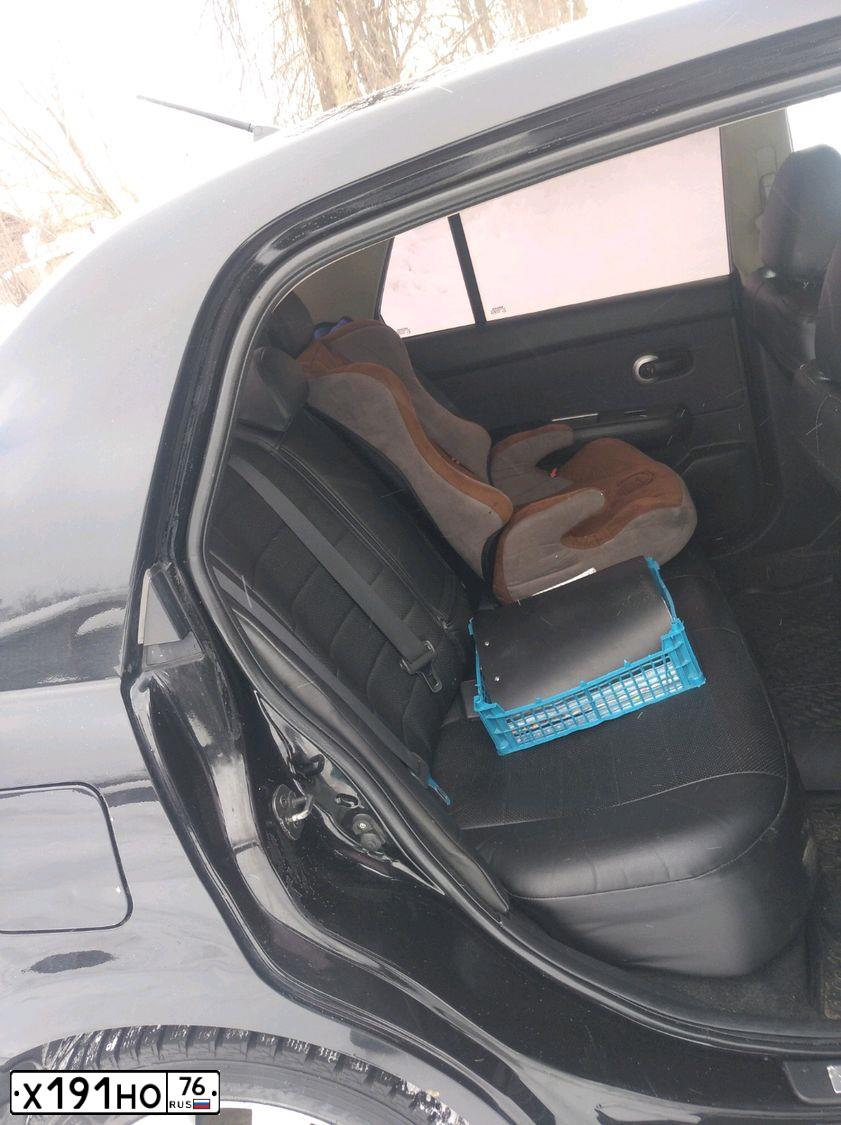 Фото автомобиля NISSAN TIIDA, 2007 — госномер Н208МР76. Цвет: ЧЕРНЫЙ