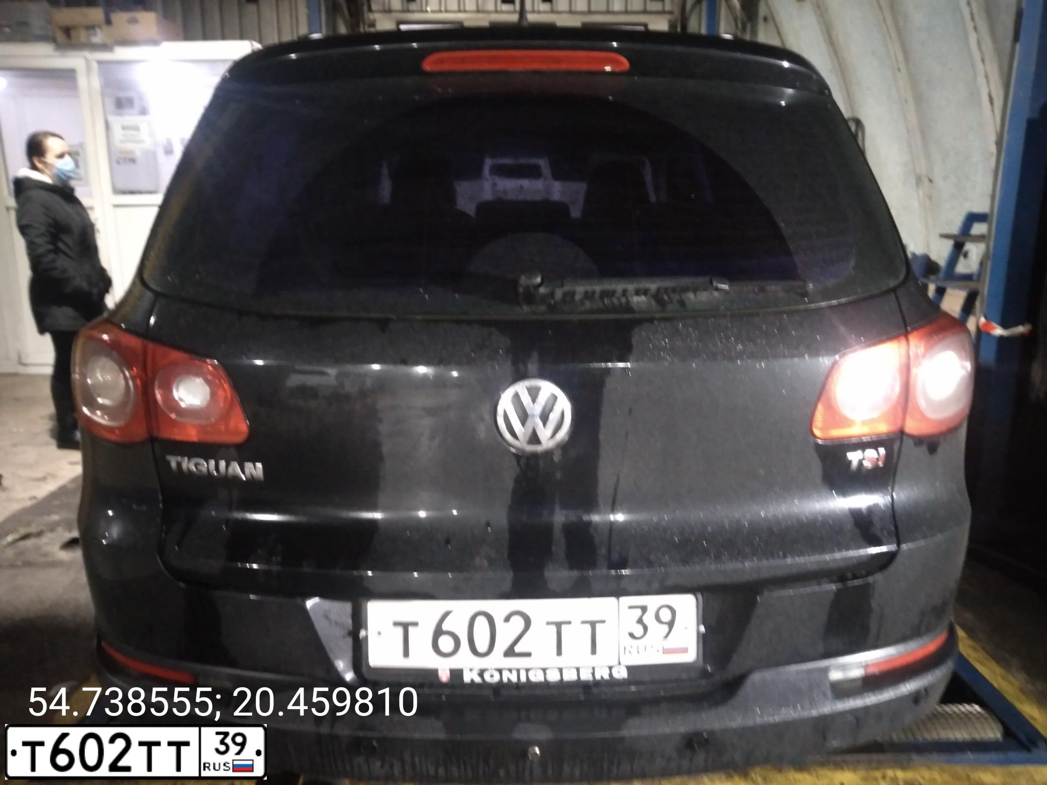 Фото автомобиля VOLKSWAGEN TIGUAN, 2008 — госномер Т602ТТ39. Цвет: ЧЕРНЫЙ