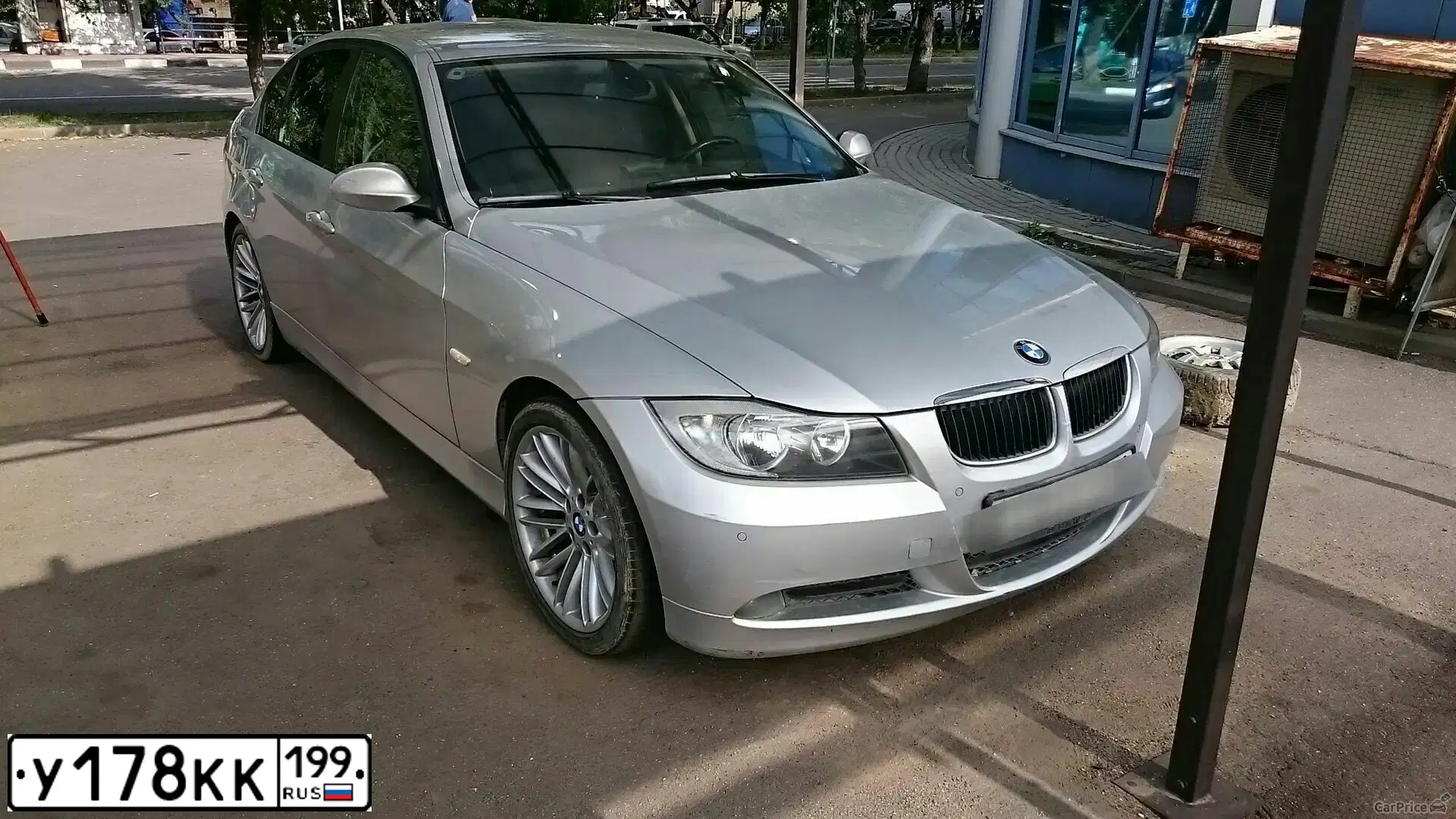 Фото автомобиля BMW 320I, 2005 — госномер Т608ВР323. Цвет: Серебристый