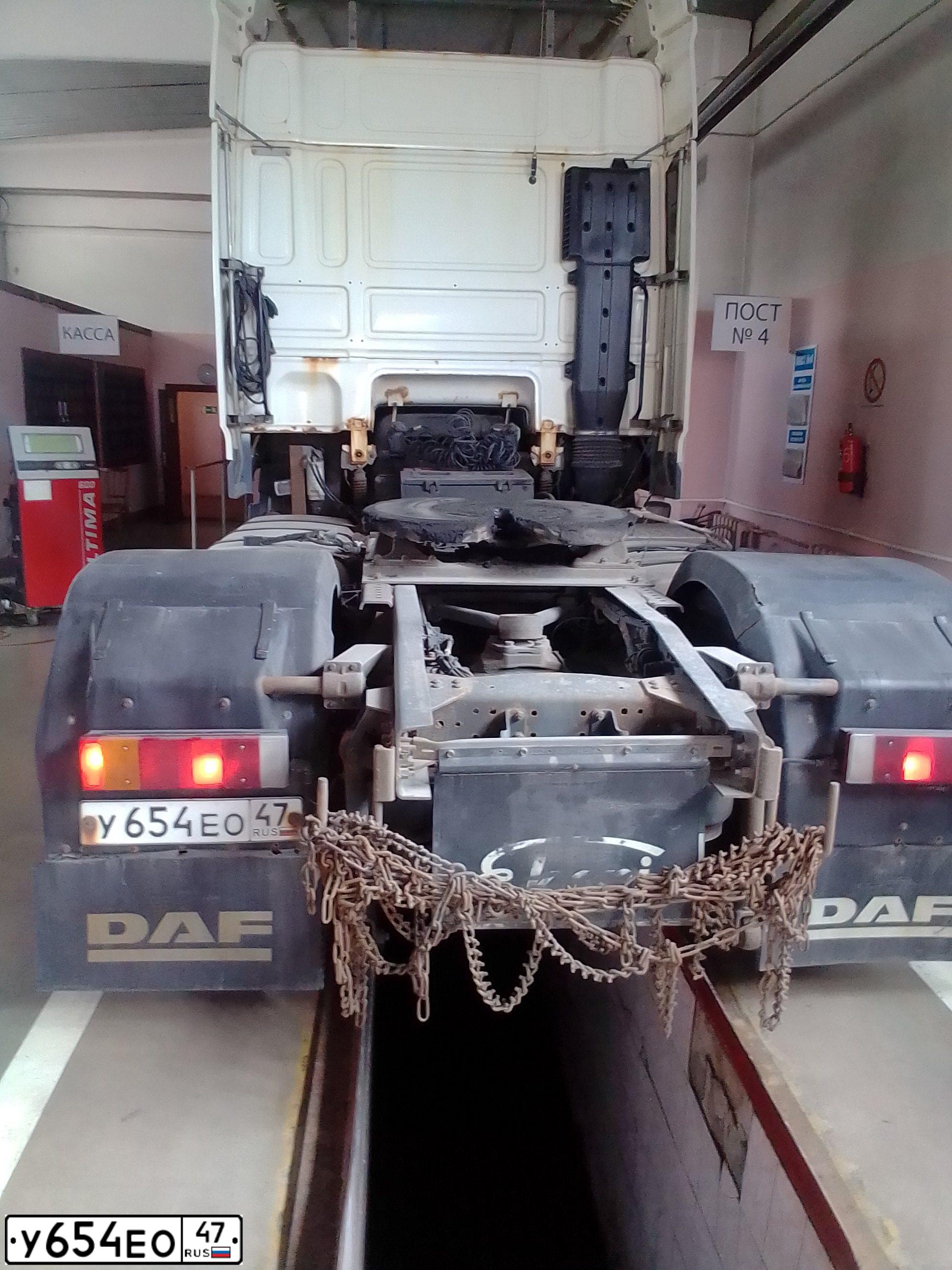 Фото автомобиля DAF F XF 105 FT 4X2, 2008 — госномер К157ОН147. Цвет: Белый