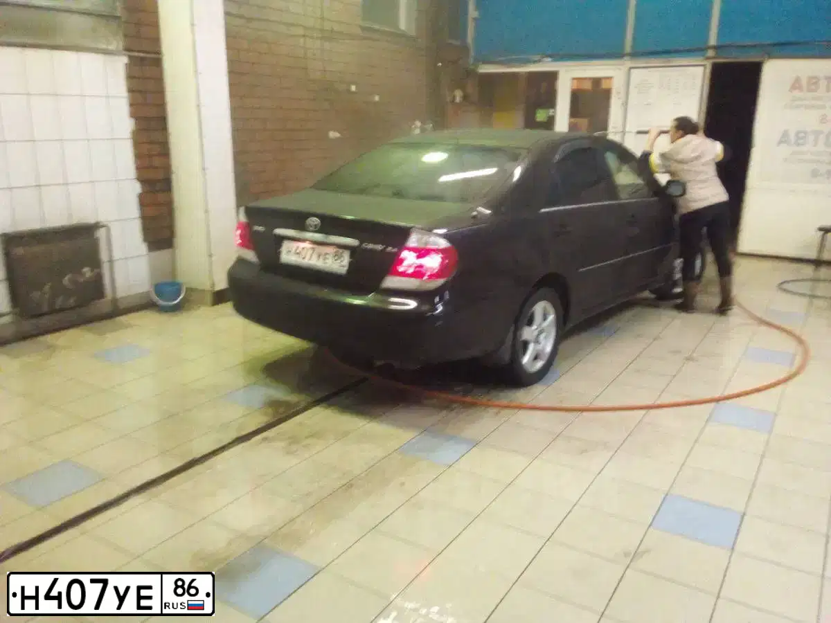 Фото автомобиля TOYOTA CAMRY, 2003 — госномер В173УУ122. Цвет: ЧЕРНЫЙ