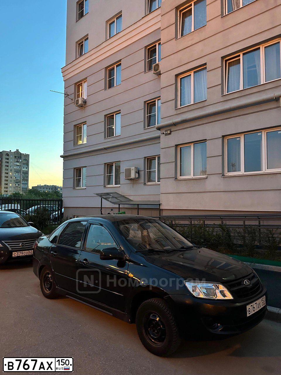 Фото автомобиля LADA 2190 GRANTA, 2012 — госномер В767АХ150. Цвет: ЧЕРНЫЙ