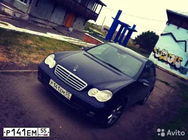 Фото автомобиля MERCEDES C-KLASSE, 2006 — госномер Р878ОН55. Цвет: ЧЕРНЫЙ