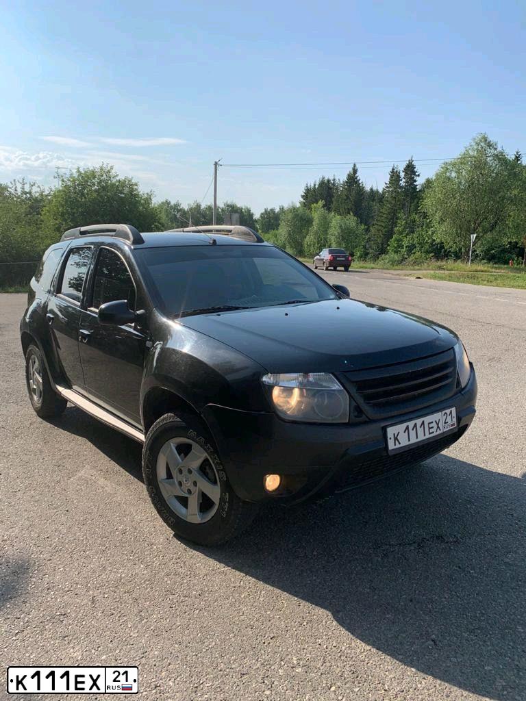 Фото автомобиля RENAULT DUSTER, 2013 — госномер Н694СА21. Цвет: ЧЕРНЫЙ