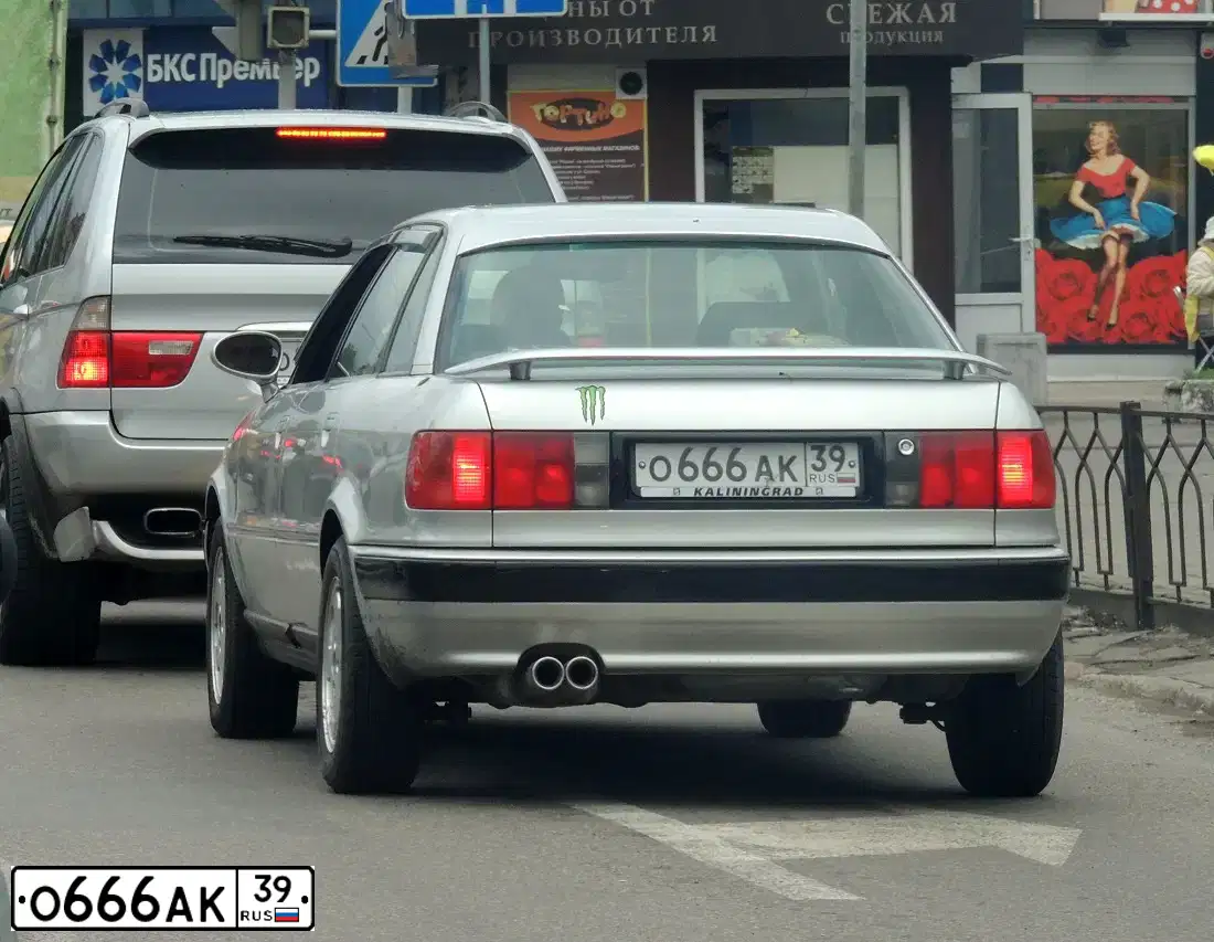 Фото автомобиля AUDI 80, 1987 — госномер О666АК39. Цвет: СЕРЕБРИСТЫЙ