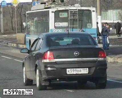 Фото автомобиля OPEL ASTRA, 2008 — госномер К599ВВ199. Цвет: ЧЕРНЫЙ