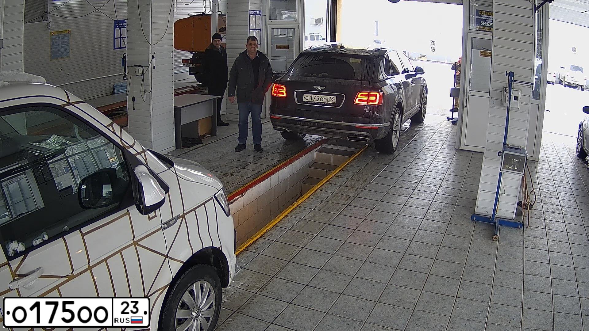 Фото автомобиля INFINITI QX80 /QX56/, 2006 — госномер О175ОО23. Цвет: ЧЕРНЫЙ