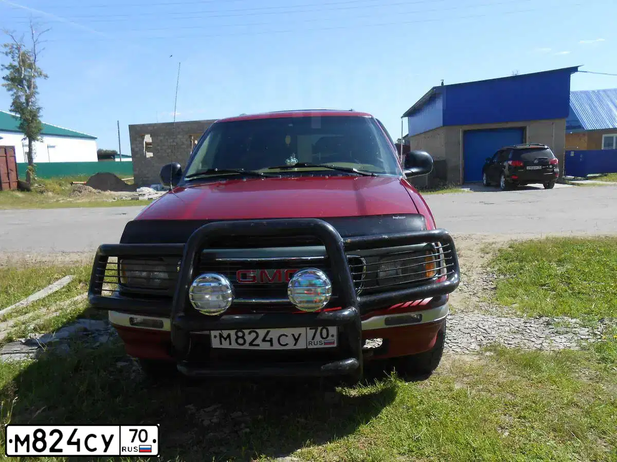 Фото автомобиля GMC JIMMY, 1994 — госномер К382ЕО70. Цвет: ВИШНЕВЫЙ