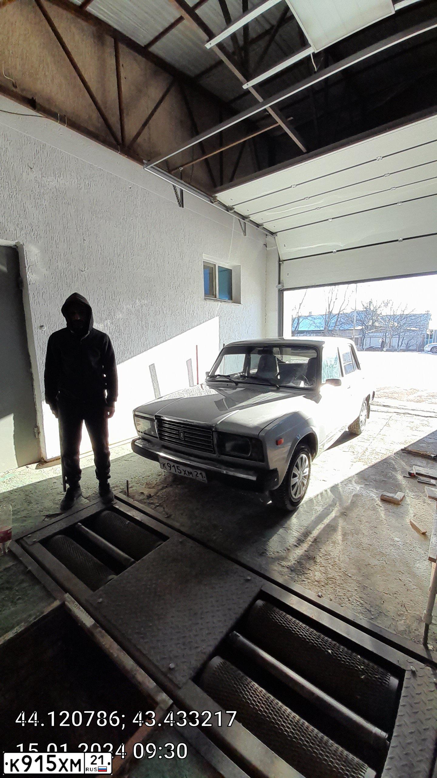 Фото автомобиля LADA 2107, 2011 — госномер Р793МК07. Цвет: Серебристый