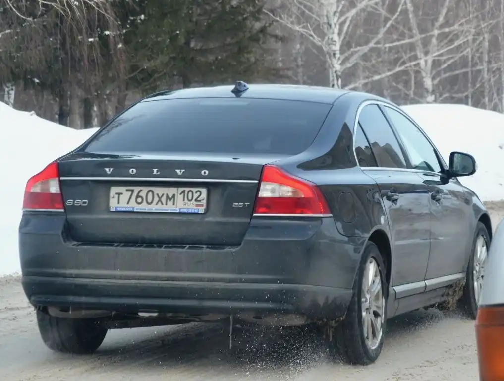 Фото автомобиля VOLVO S80, 2011 — госномер Р808НО16. Цвет: ТЕМНО-СЕРЫЙ