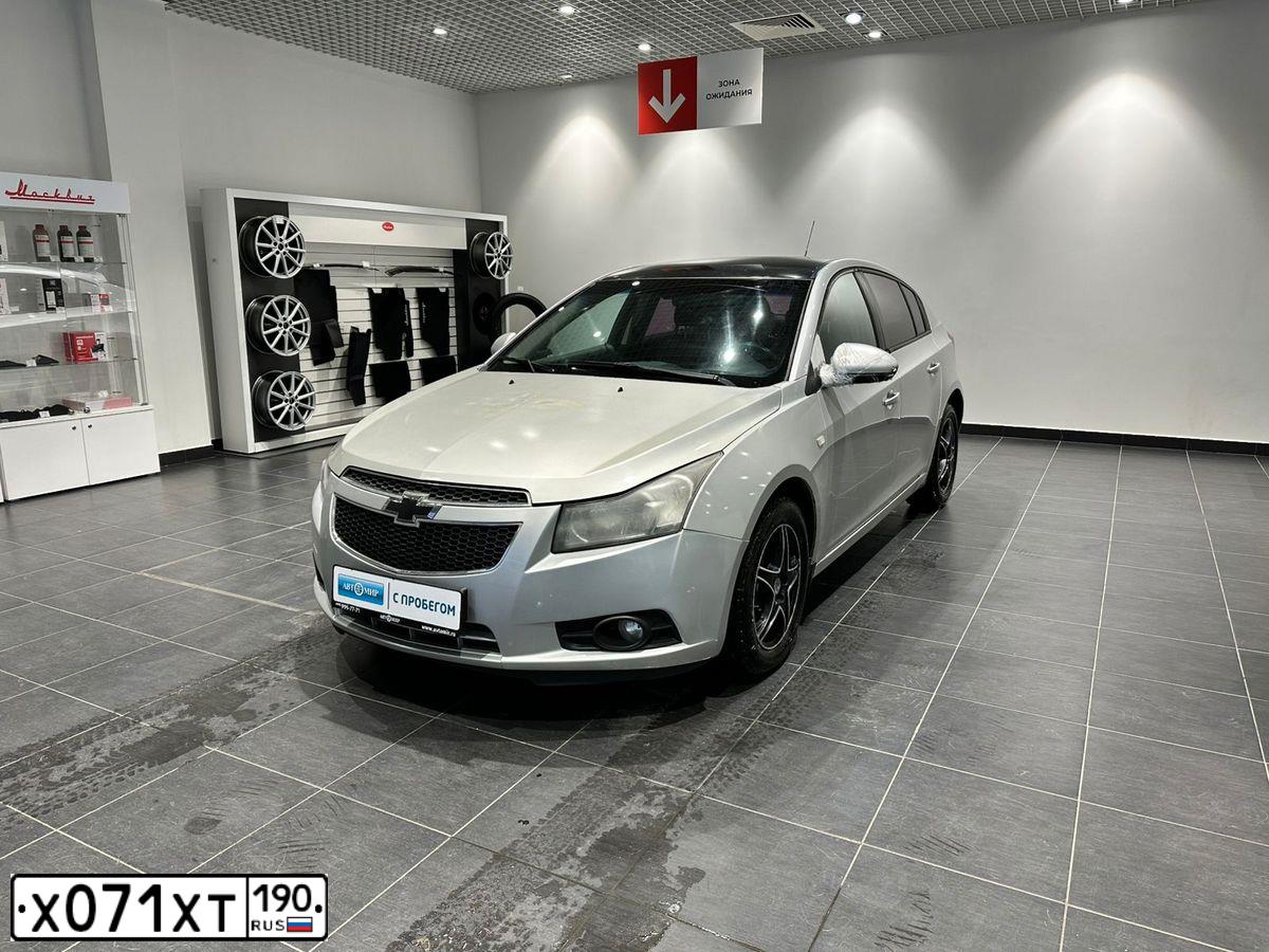 Фото автомобиля CHEVROLET CRUZE, 2012 — госномер Х071ХТ190. Цвет: СЕРЫЙ