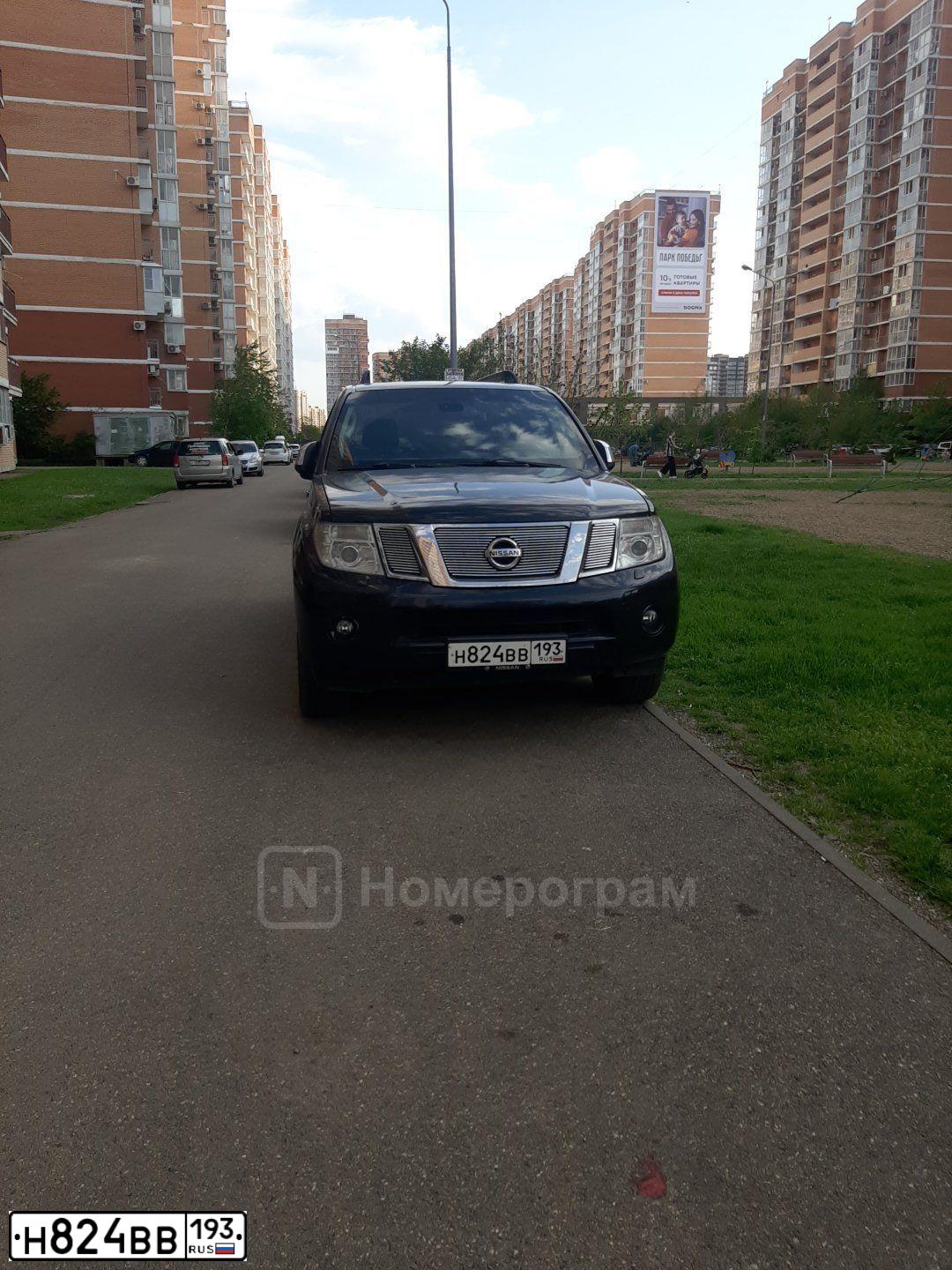 Фото автомобиля NISSAN PATHFINDER, 2011 — госномер Н824ВВ193. Цвет: ЧЕРНЫЙ