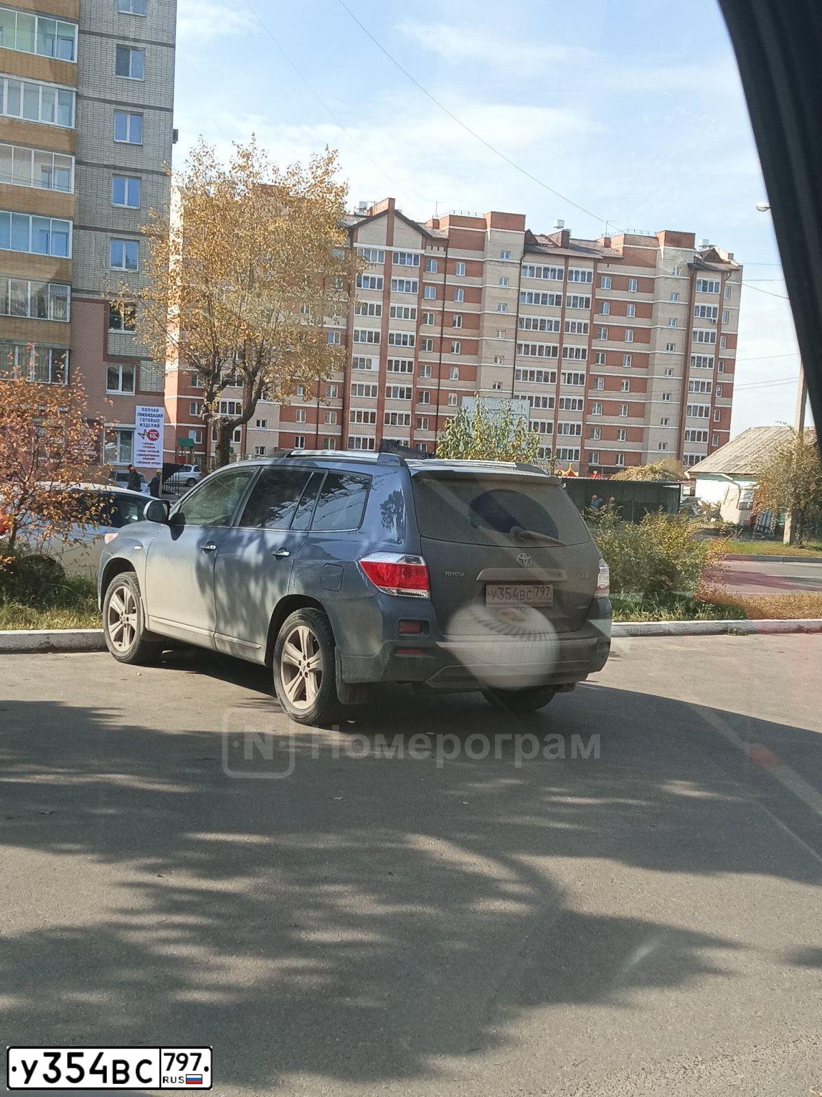 Фото автомобиля TOYOTA HIGHLANDER, 2011 — госномер К600ОС178. Цвет: СЕРО-ГОЛУБОЙ
