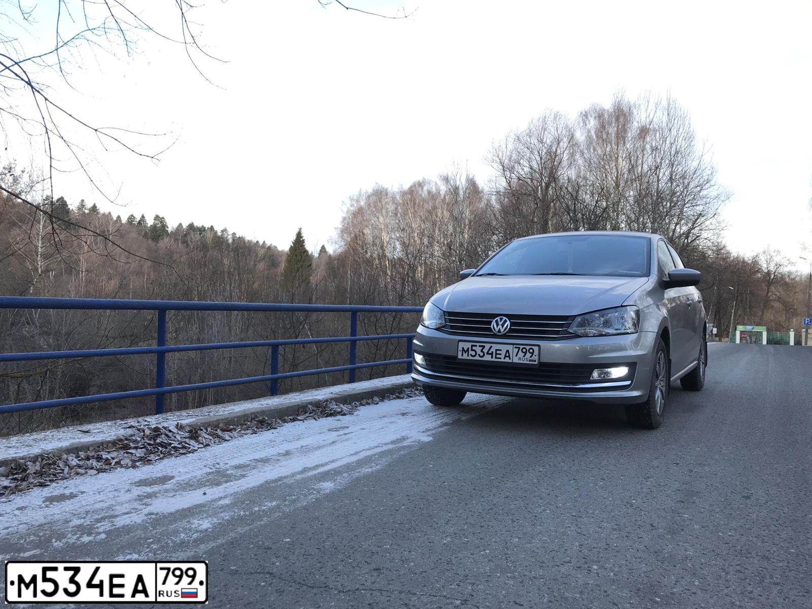 Фото автомобиля VOLKSWAGEN POLO, 2018 — госномер Н675УЕ799. Цвет: Серебристый