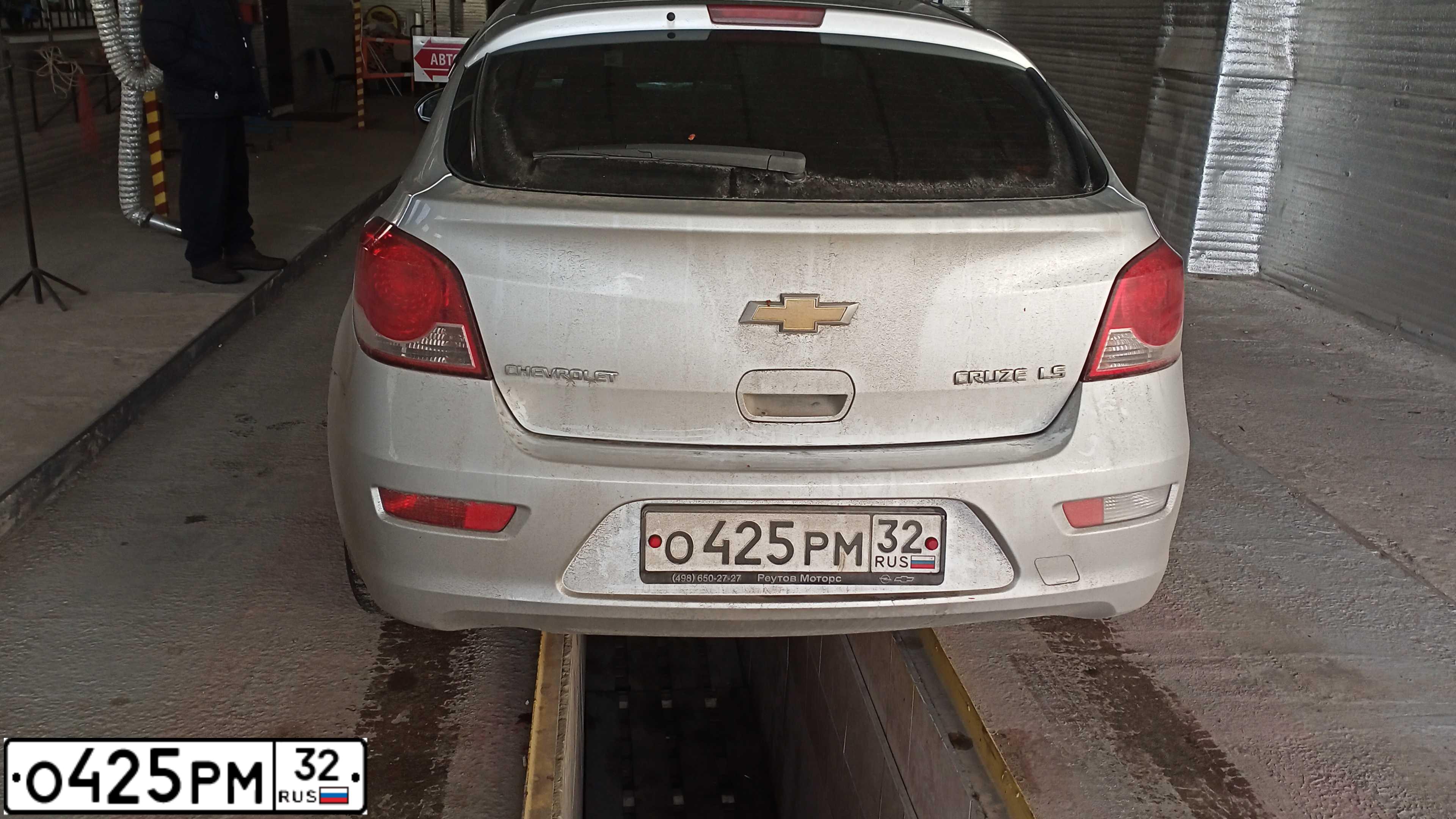Фото автомобиля CHEVROLET CRUZE, 2012 — госномер О425РМ32. Цвет: СЕРЕБРИСТЫЙ МЕТАЛЛИК