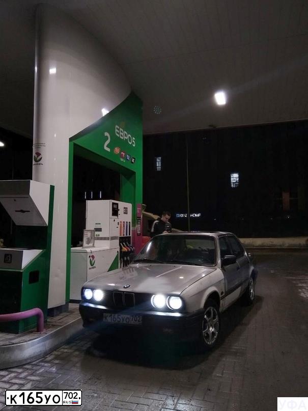 Фото автомобиля BMW SERIE 3, 1986 — госномер К165УО702. Цвет: СЕРЕБРИСТЫЙ