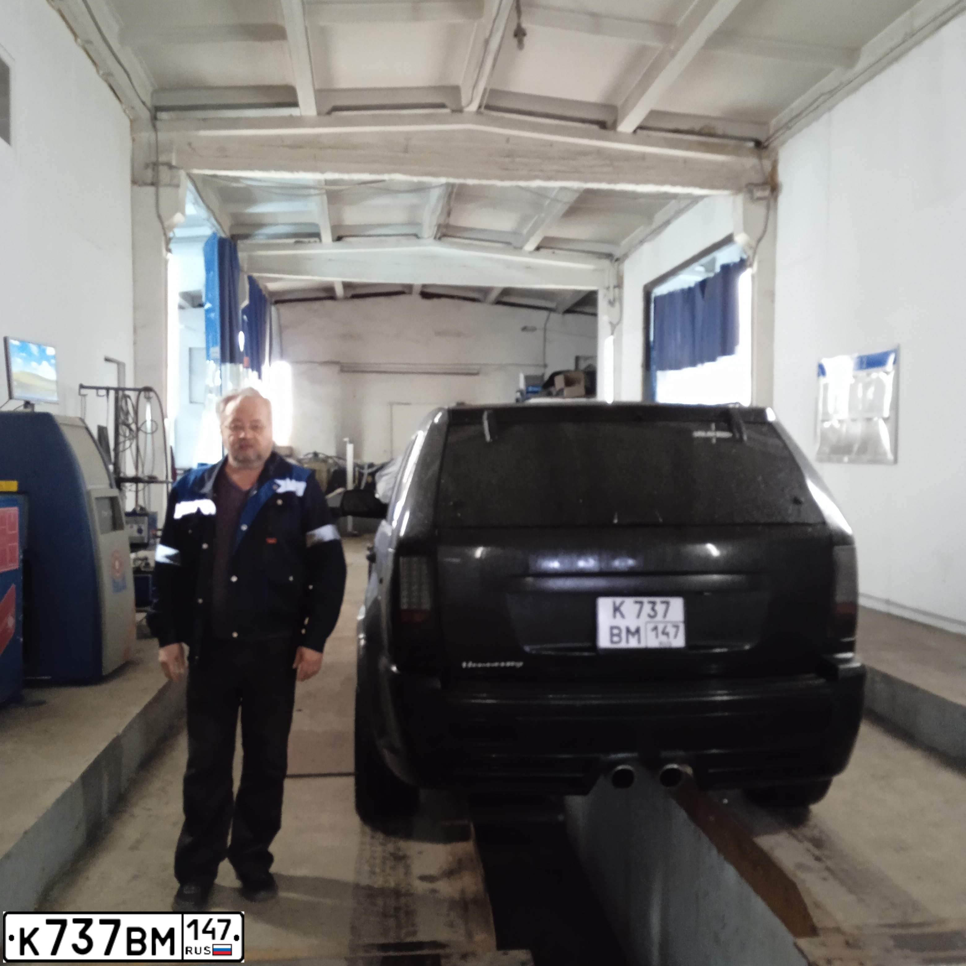 Фото автомобиля JEEP GRAND CHEROKEE, 2005 — госномер К737ВМ147. Цвет: ЧЕРНЫЙ
