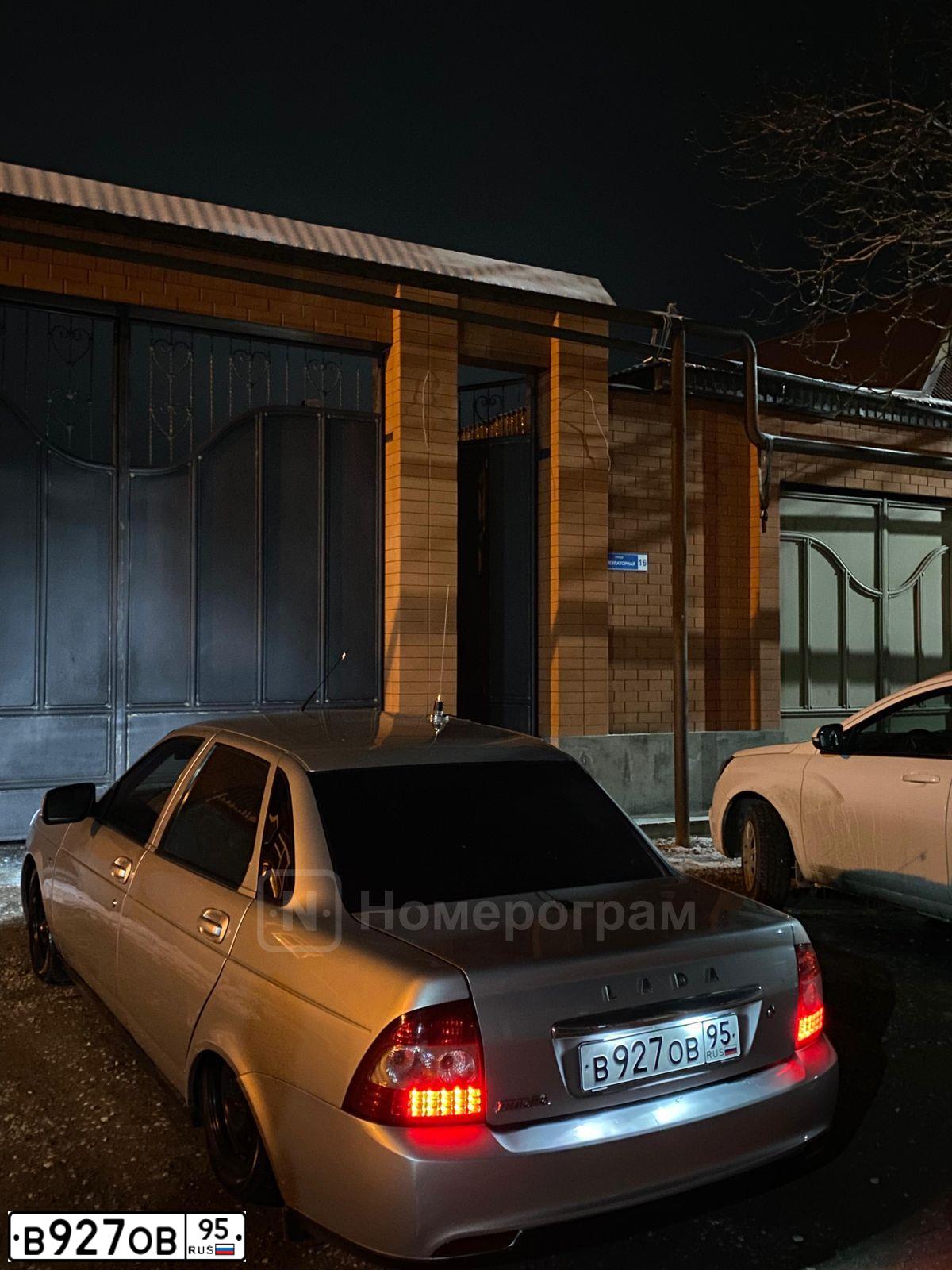 Фото автомобиля LADA 2105 LADA, 2008 — госномер В927ОВ95. Цвет: ЯРКО-БЕЛЫЙ