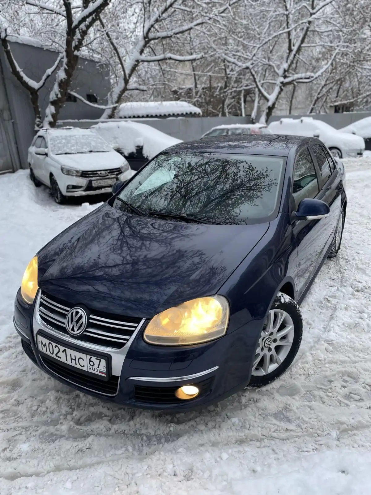 Фото автомобиля VOLKSWAGEN JETTA, 2008 — госномер Р679ВВ799. Цвет: ТЕМНО-СИНИЙ