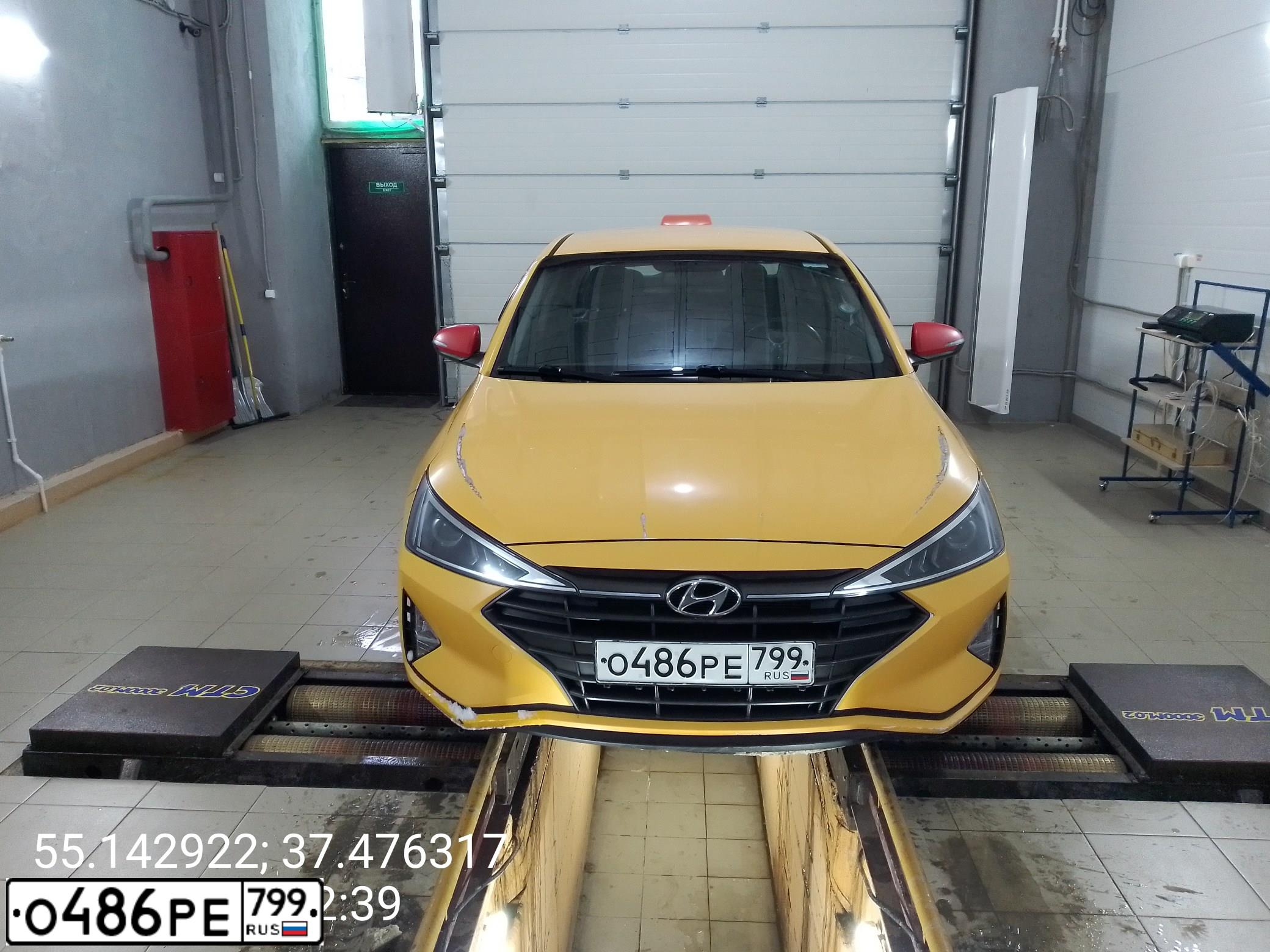 Фото автомобиля HYUNDAI I ELANTRA, 2019 — госномер О486РЕ799. Цвет: ЖЕЛТЫЙ