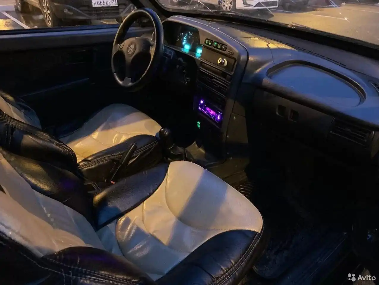 Фото автомобиля LADA 2170 PRIORA, 2011 — госномер Е464КХ21. Цвет: Сине-Черный