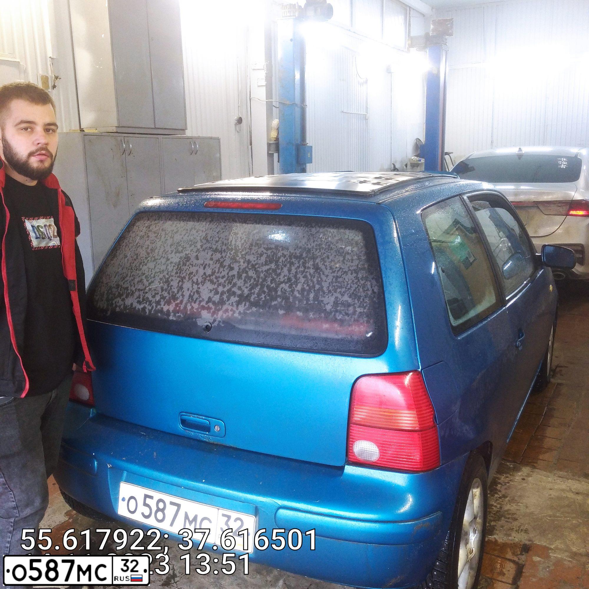 Фото автомобиля VOLKSWAGEN LUPO, 1999 — госномер О587МС32. Цвет: синий