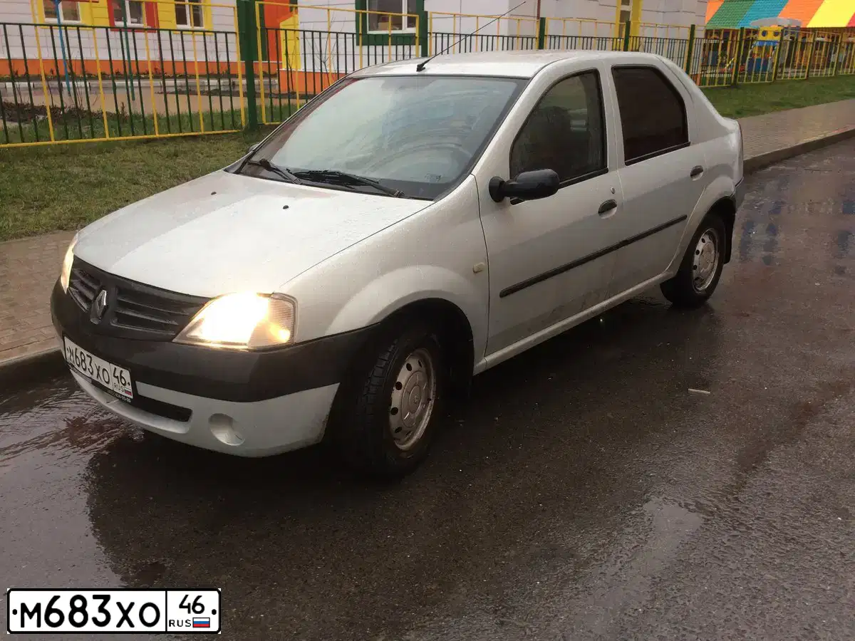 Фото автомобиля RENAULT LOGAN, 2008 — госномер Н307УЕ46. Цвет: Серый