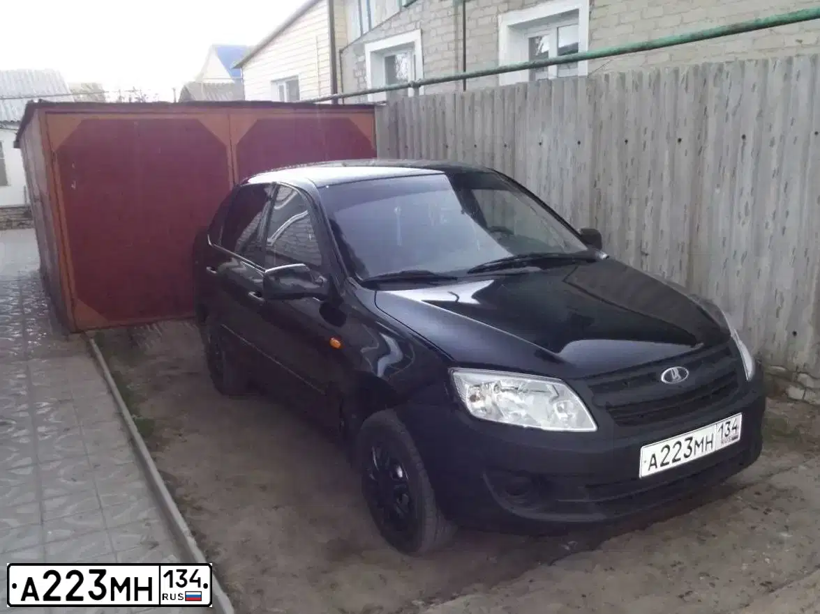 Фото автомобиля LADA 2190 GRANTA, 2013 — госномер А223МН134. Цвет: ЧЕРНЫЙ