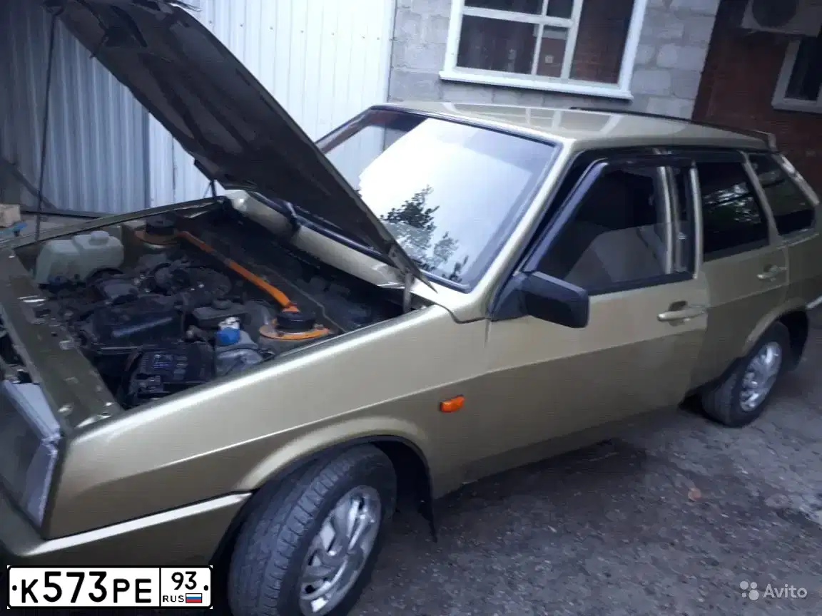 Фото автомобиля LADA 2109 SAMARA, 1998 — госномер К573РЕ93. Цвет: Серебристо-золотой