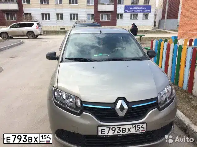 Фото автомобиля RENAULT LOGAN, 2014 — госномер Е793ВХ154. Цвет: БЕЖЕВЫЙ