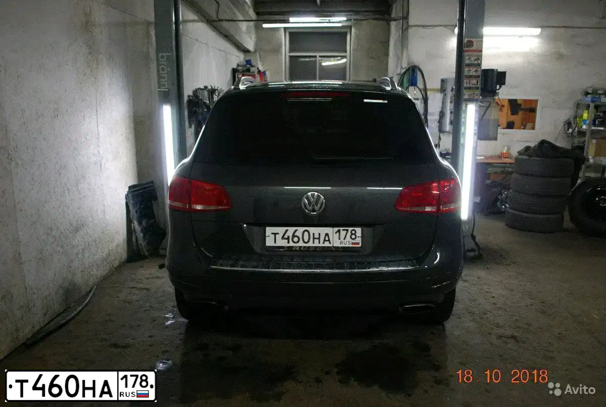 Фото автомобиля VOLKSWAGEN TOUAREG, 2013 — госномер К334ТА21. Цвет: ТЕМНО-СЕРЫЙ