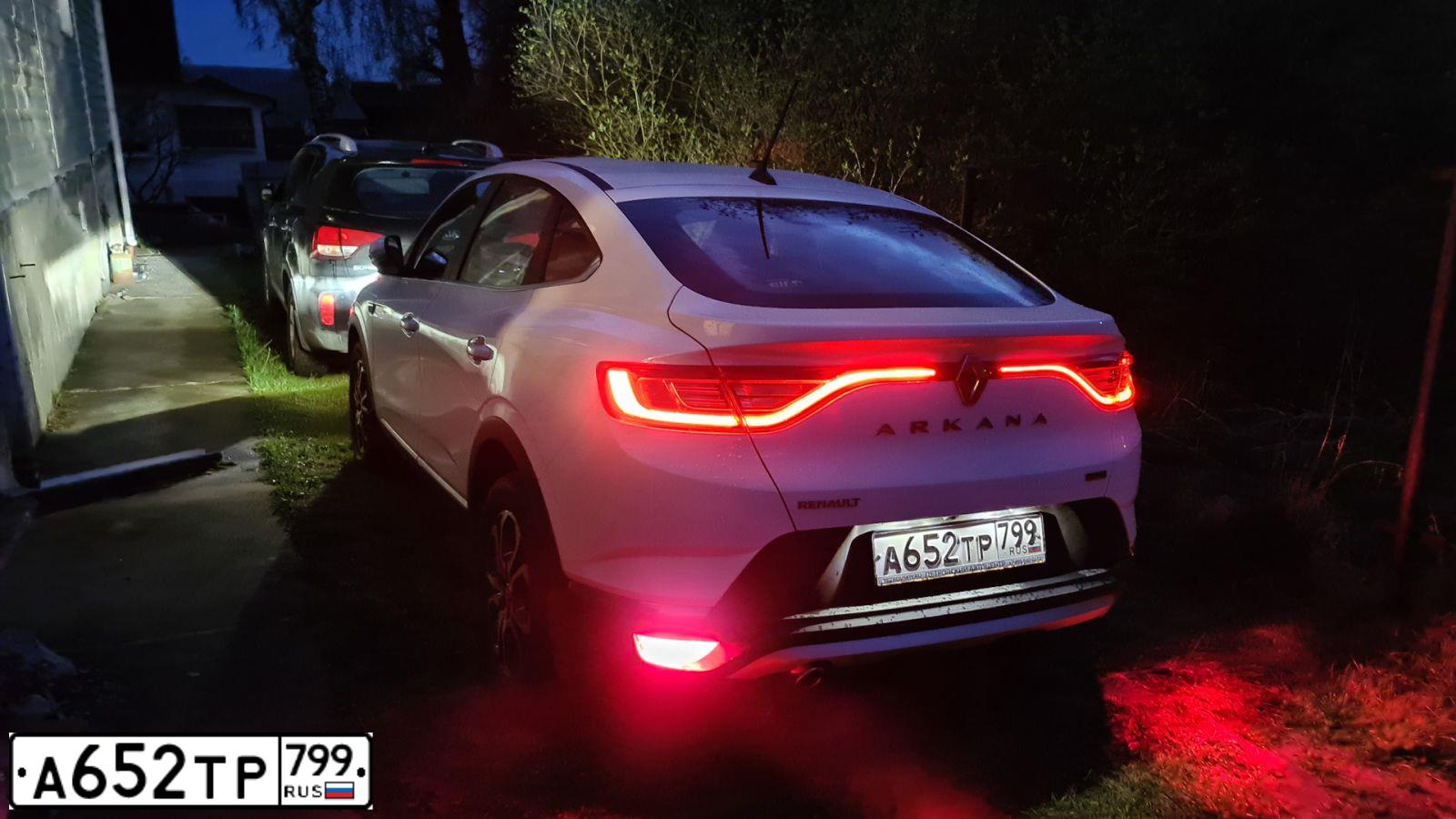 Фото автомобиля RENAULT ARKANA, 2019 — госномер А652ТР799. Цвет: Белый