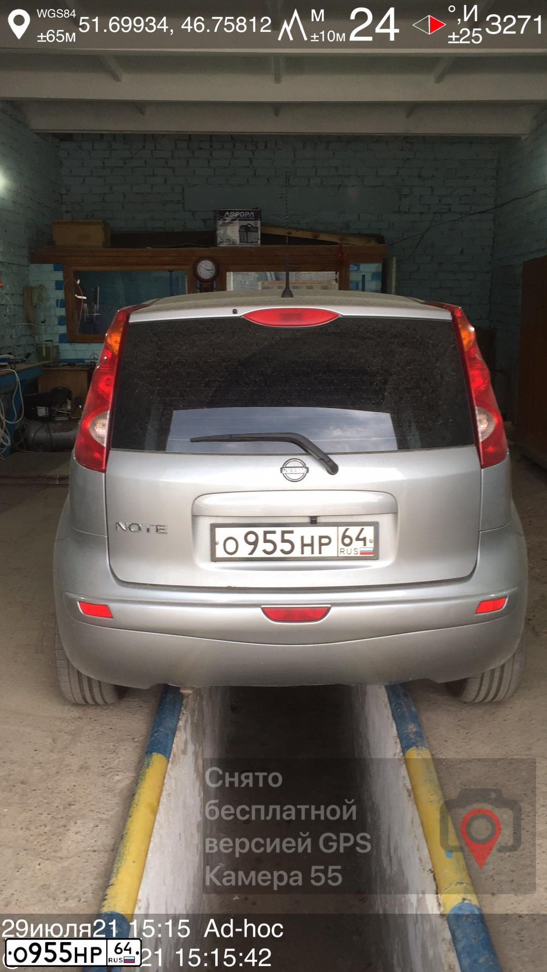 Фото автомобиля NISSAN NOTE, 2007 — госномер О955НР64. Цвет: СЕРЕБРИСТЫЙ