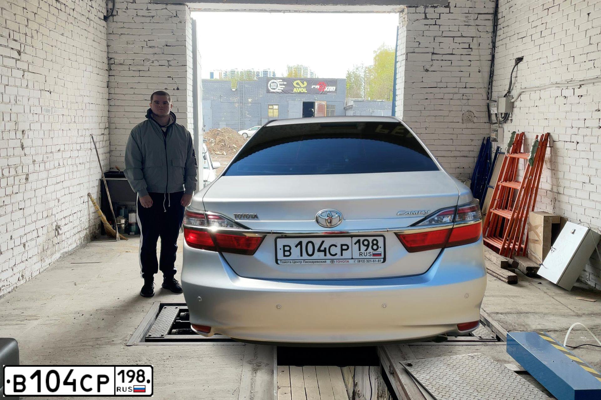 Фото автомобиля TOYOTA CAMRY, 2016 — госномер Т333ВН47. Цвет: СЕРЕБРИСТЫЙ МЕТАЛЛИК