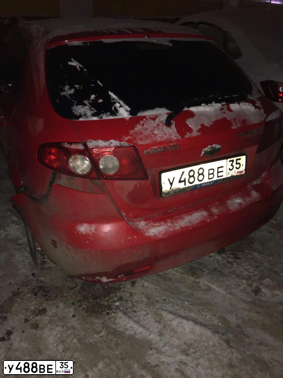 Фото автомобиля CHEVROLET LACETTI, 2008 — госномер У488ВЕ35. Цвет: Красный