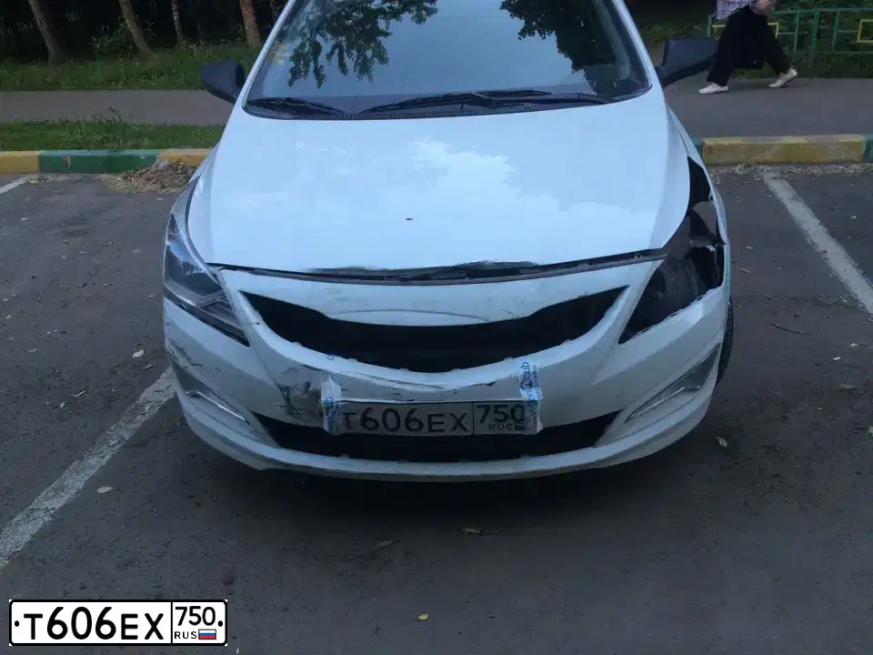 Фото автомобиля HYUNDAI SOLARIS, 2014 — госномер Е353КН799. Цвет: Белый