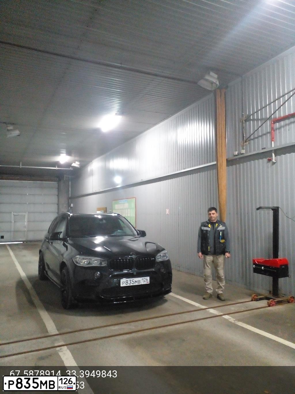 Фото автомобиля BMW X5, 2013 — госномер Е347ОВ51. Цвет: ЧЕРНЫЙ