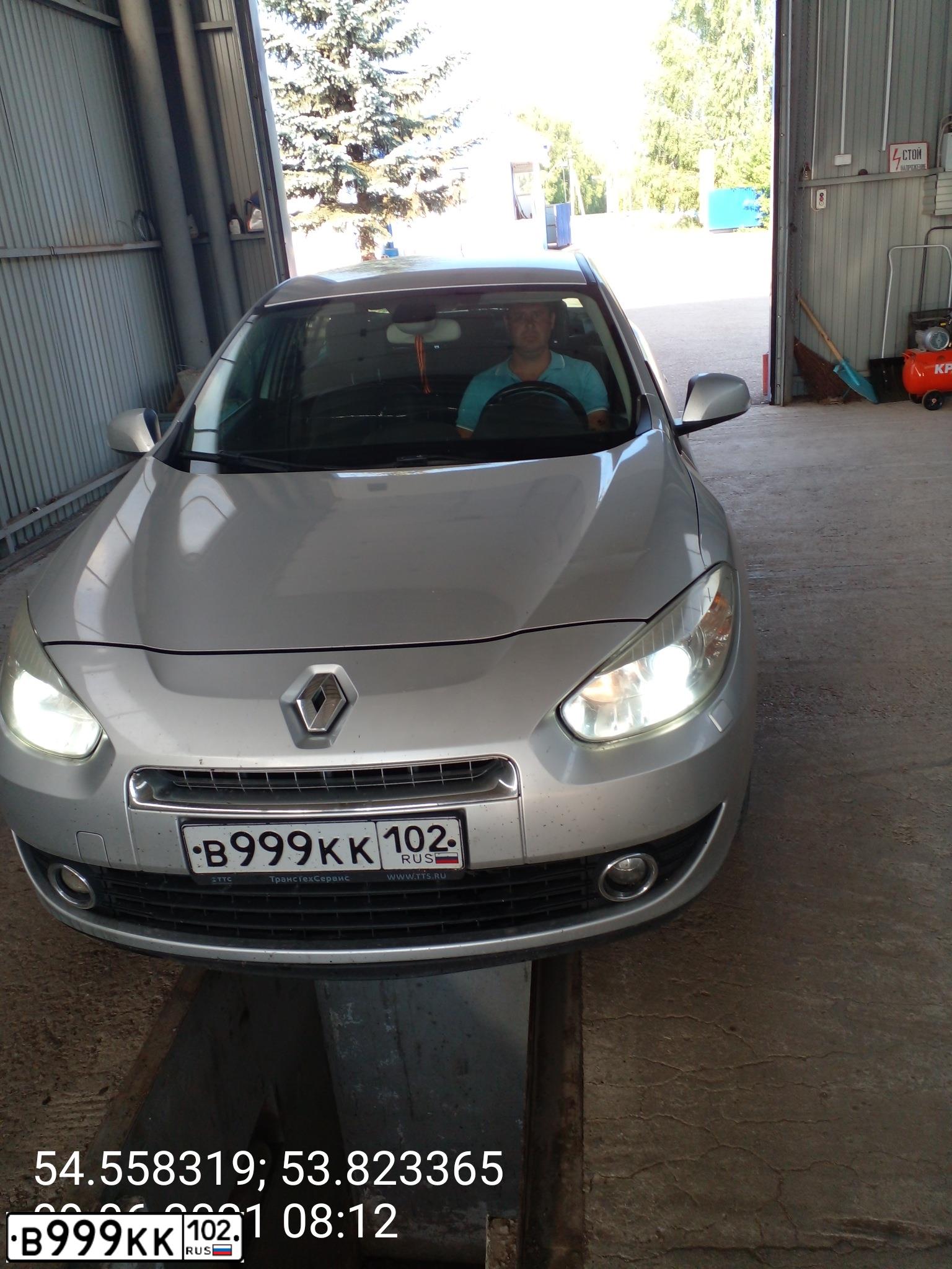 Фото автомобиля RENAULT FLUENCE, 2011 — госномер У762ТХ797. Цвет: СВЕТЛО-СЕРО-ГОЛУБОЙ