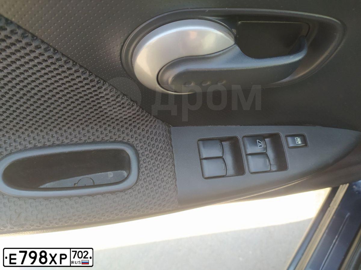 Фото автомобиля NISSAN NOTE, 2007 — госномер Н422ЕУ82. Цвет: Темно-синий