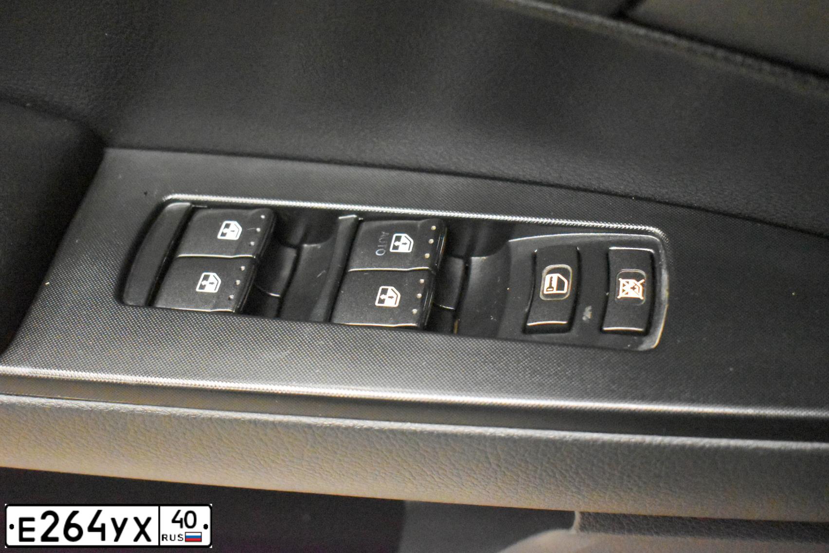 Фото автомобиля SSANGYONG KYRON, 2008 — госномер Е264УХ40. Цвет: ЧЕРНЫЙ