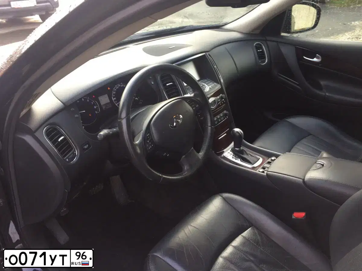 Фото автомобиля INFINITI QX50 /EX/, 2012 — госномер О071УТ96. Цвет: ЧЕРНЫЙ