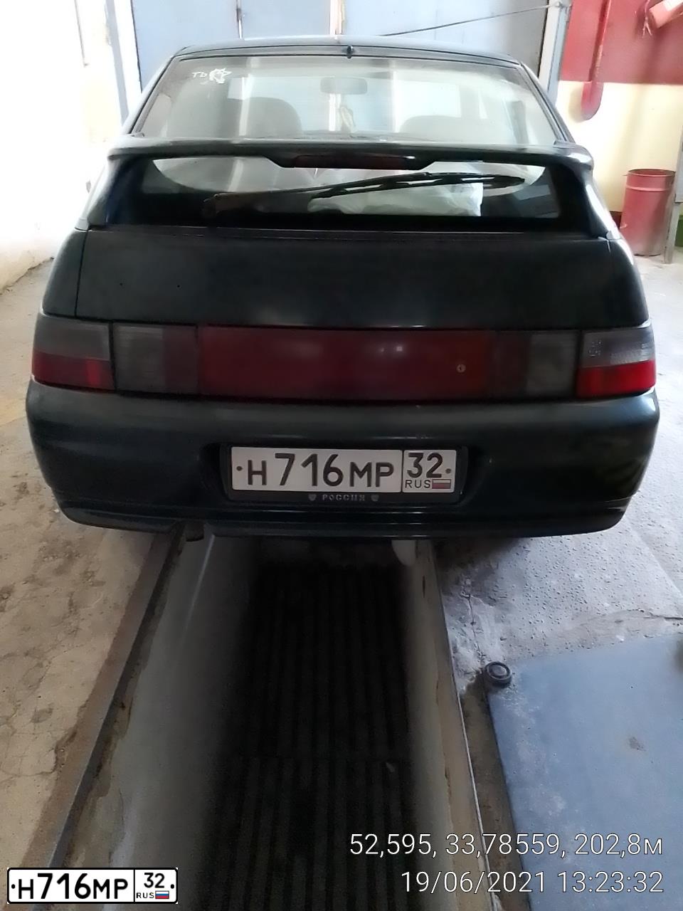 Фото автомобиля LADA 2112, 2003 — госномер Н716МР32. Цвет: Темно-зеленый