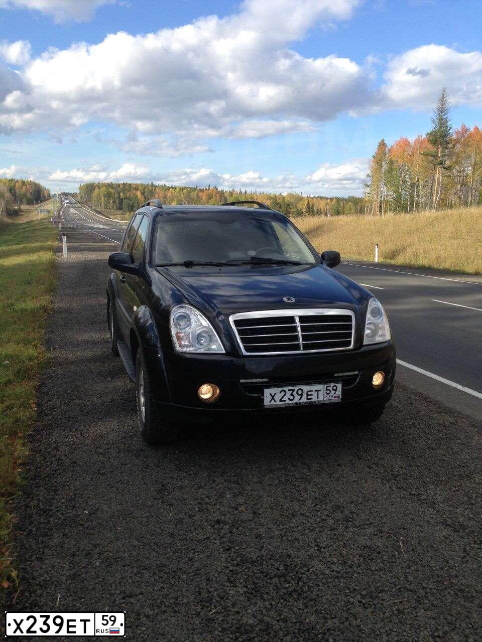 Фото автомобиля SSANGYONG REXTON, 2008 — госномер Х239ЕТ59. Цвет: ЧЕРНЫЙ МЕТАЛЛИК