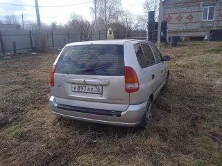 Фото автомобиля MITSUBISHI SPACE STAR, 1999 — госномер К897АХ76. Цвет: СВЕТЛО-СЕРЫЙ